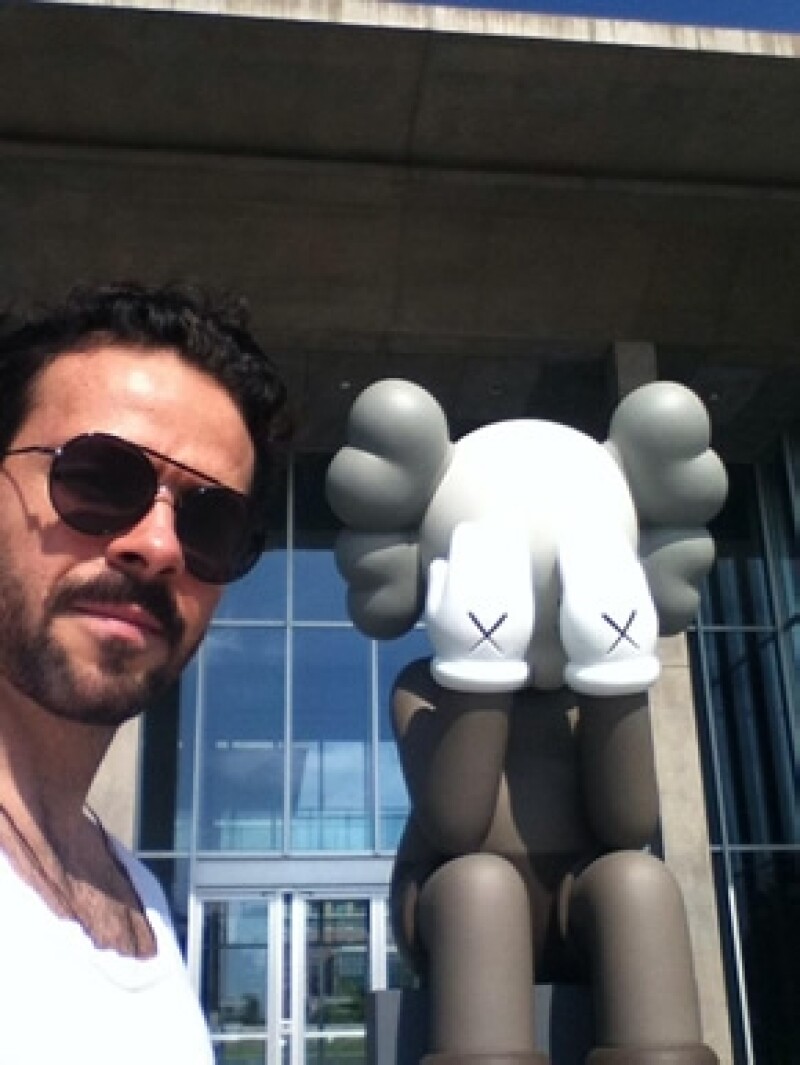 El también actor le entra con todo y en breve estrenará serie en Canal Once y una cinta a principios de año con Celeste Films, la que fuera la casa productora de él y Bárbara Mori.