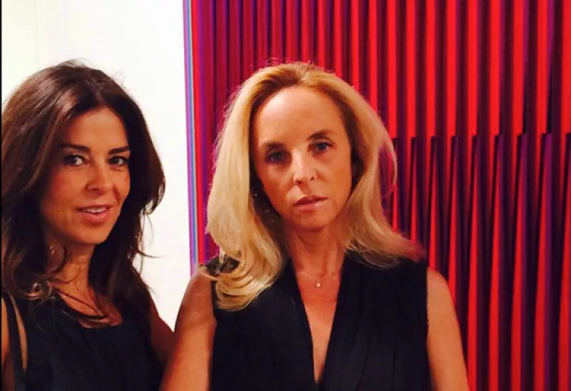 A raíz de trabajar juntas en una exposición en Acapulco hace 10 años las ahora socias unieron fuerzas haciendo una gran labor vendiendo obras de Arte Contemporáneo.