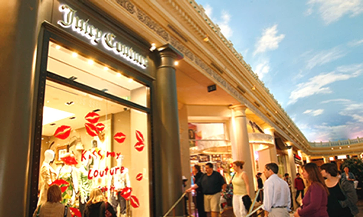 La marca de ropa Juicy Couture es famosa por sus pants terciopelo en diferentes colores, entre otros accesorios. (Foto: Getty Images)