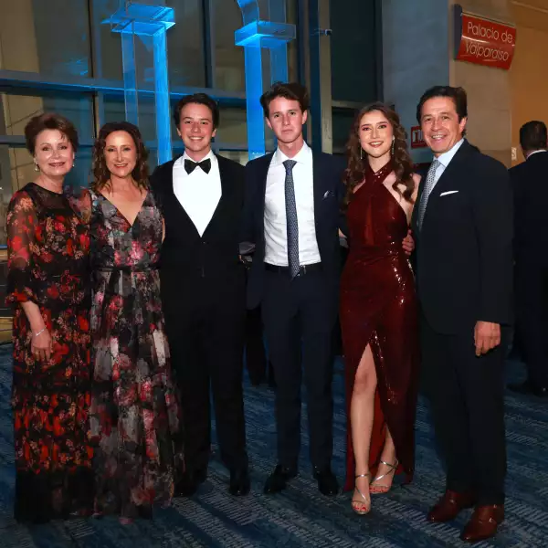 Alejandra y Angelica Cetto, Santiago , Benjamin, Daniela y Benja