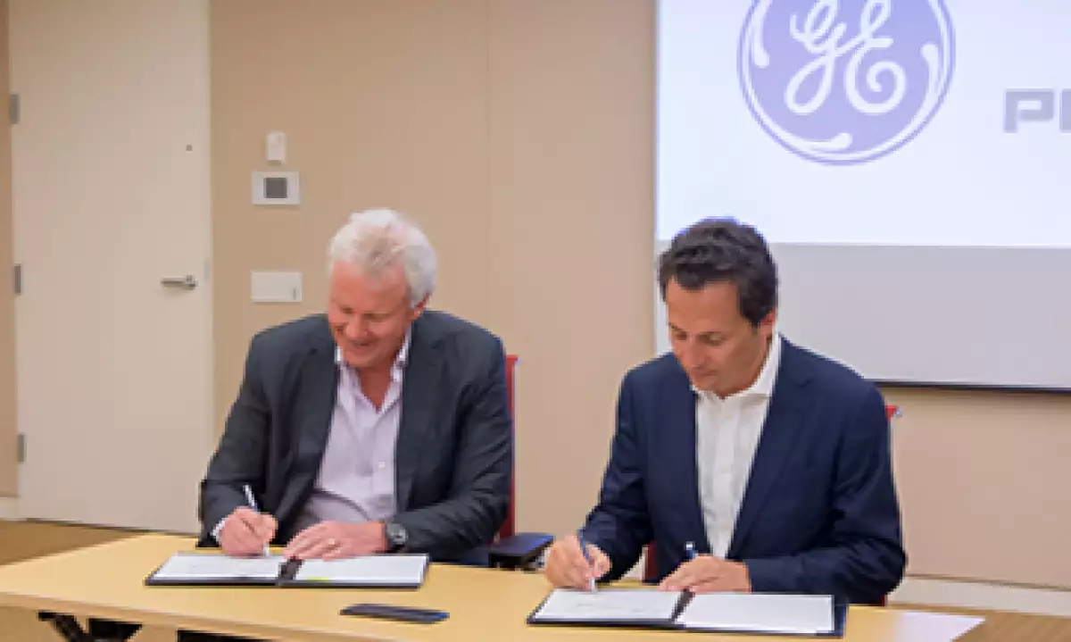 El CEO de GE Jeff Immelt y el director general de Pemex, Emilio Lozoya, firmaron el acuerdo. (Foto: Cortesía Pemex)