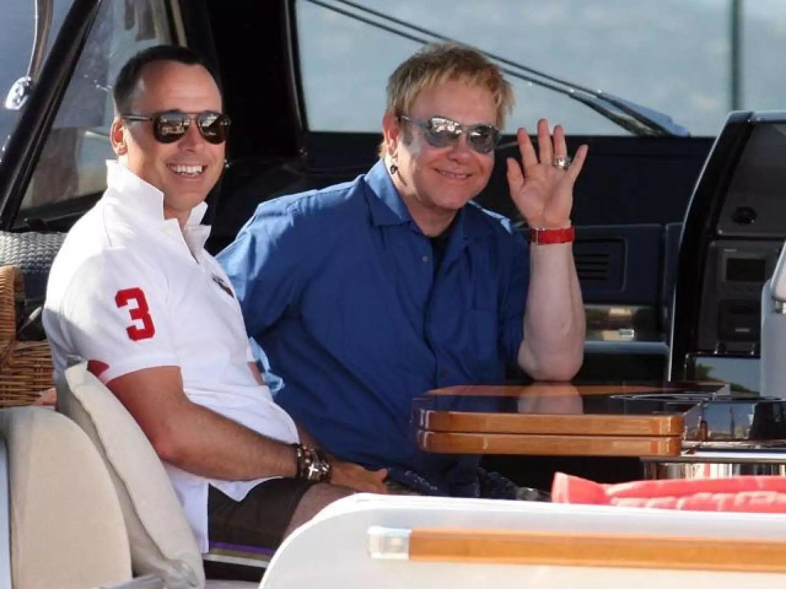 DE A MILLÓN. Elton John ofrecerá un concierto en Chile a principios del próximo año para 40 mil personas y cobrará un millón de dólares. Será uno de los eventos más costosos que se hayan realizado en ese país.