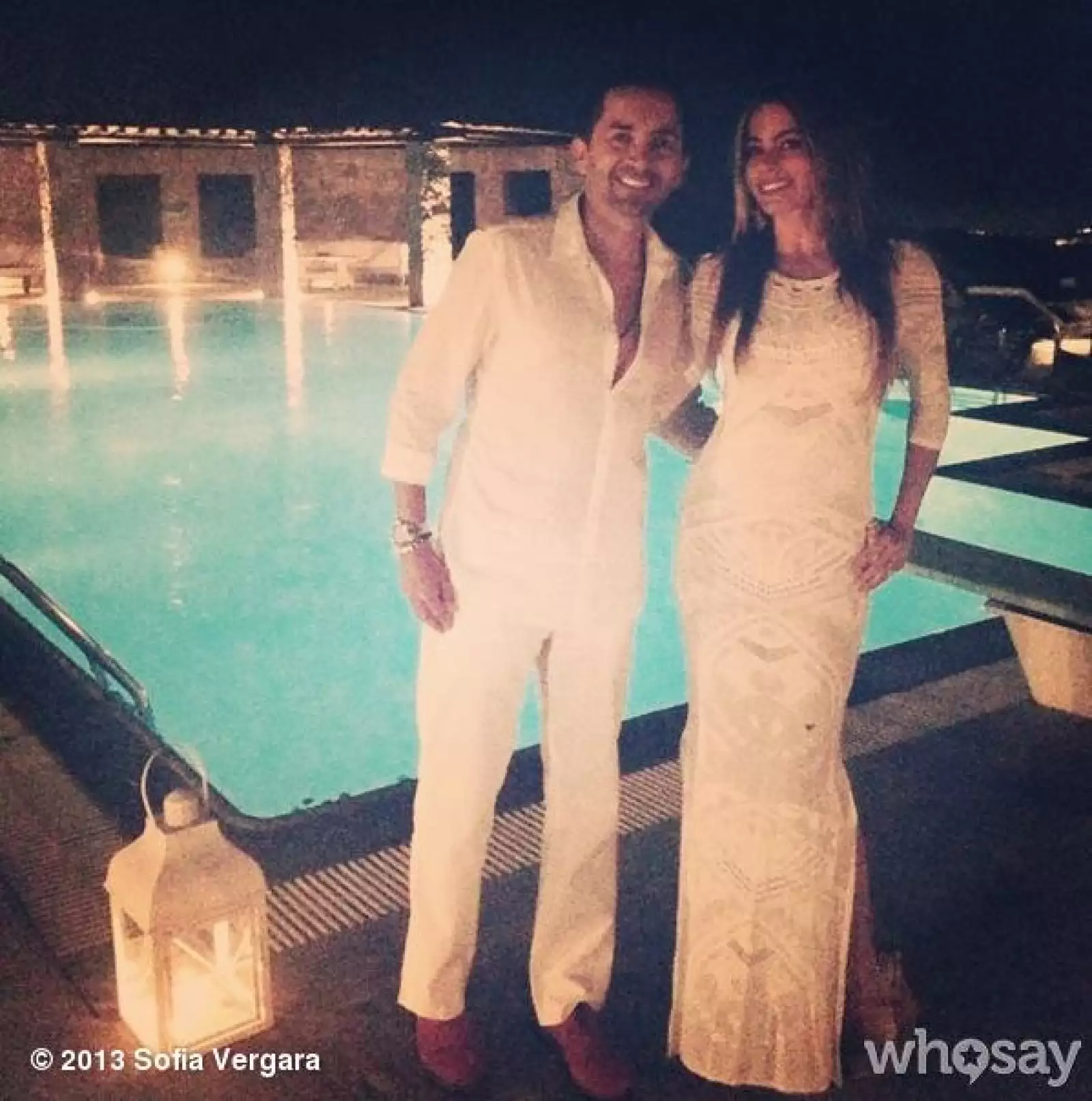 La estrella de Modern Family no se encuentra sola, pues emprendió el viaje a lado de su novio Nick Loeb, su hijo Manolo y otros amigos.