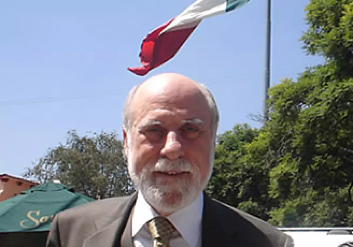 Vinton Cerf, vicepresidente de Google, visitó al Presidente Felipe Calderón el martes después de su conferencia. (Foto: Mario de la Rosa)