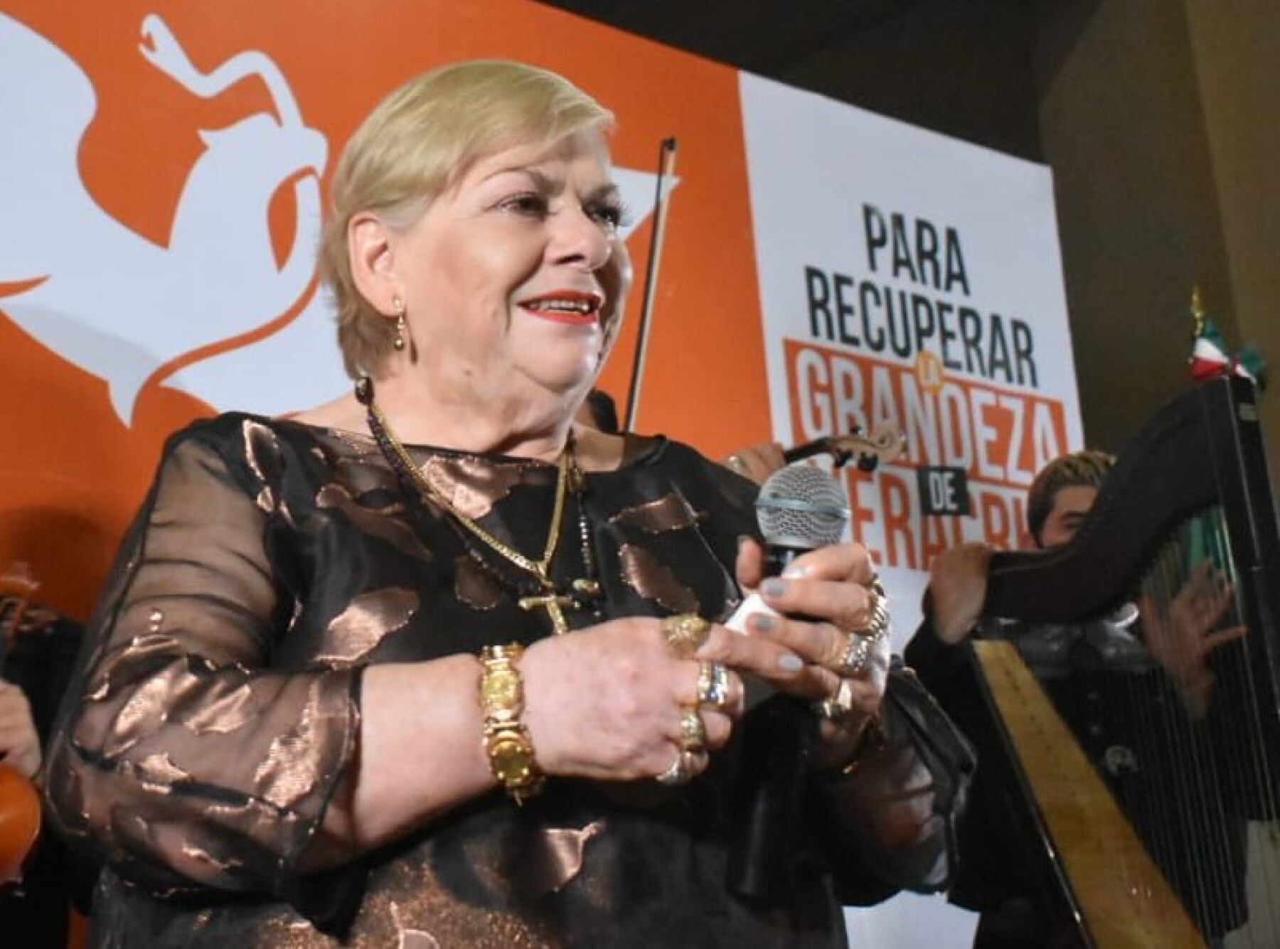Paquita la del Barrio busca ser candidata a diputada de Veracruz por el partido Movimiento Ciudadano