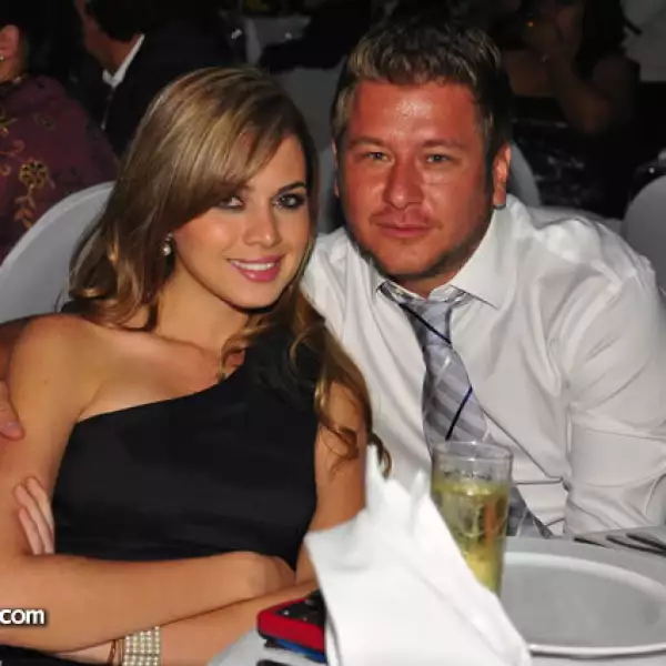 Nayelli Murguía,Barro Rosales