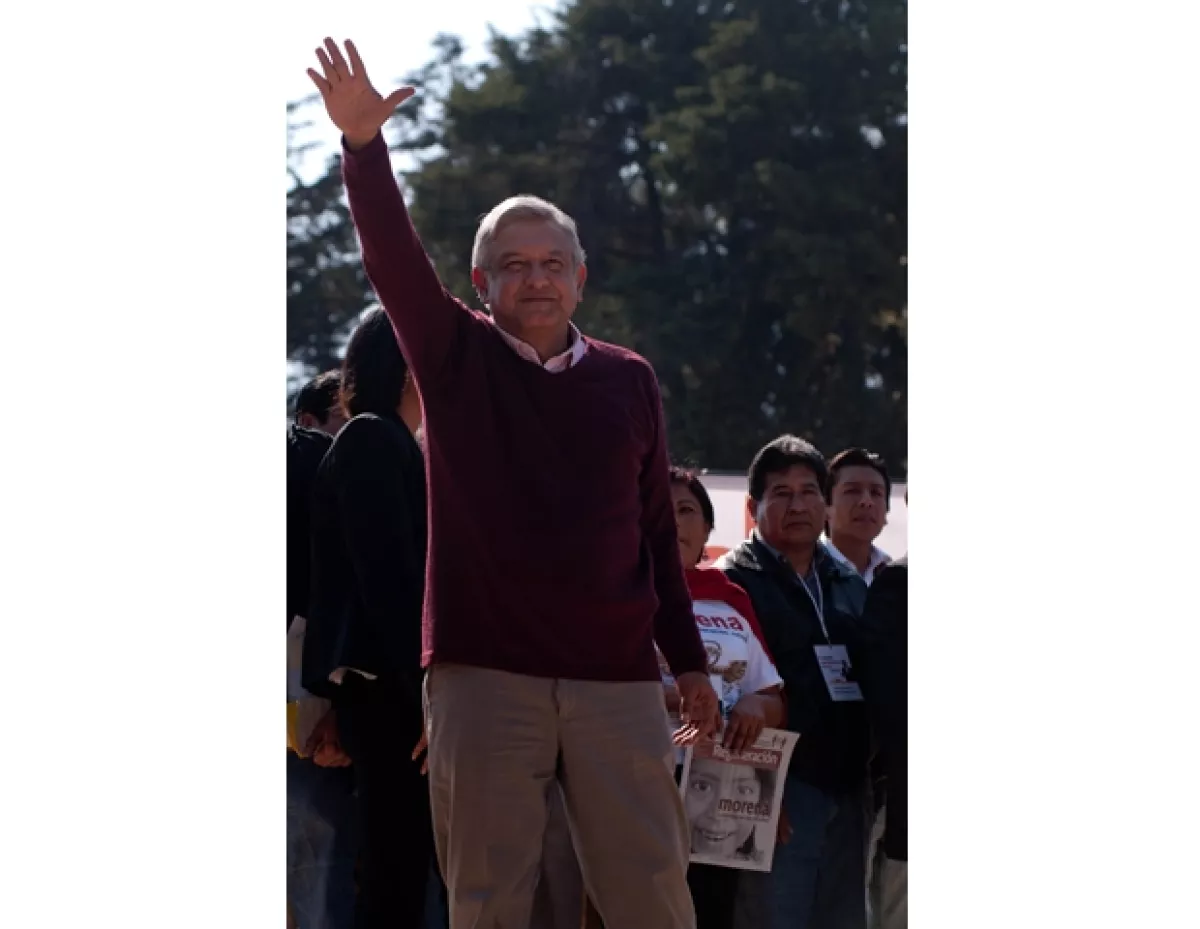 Andrés Manuel debe buscar ropa a medida.