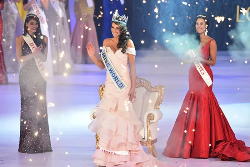 Rolene Strauss, una estudiante de medicina de 22 años, se alzó este domingo con la corona de Miss Mundo en Londres.