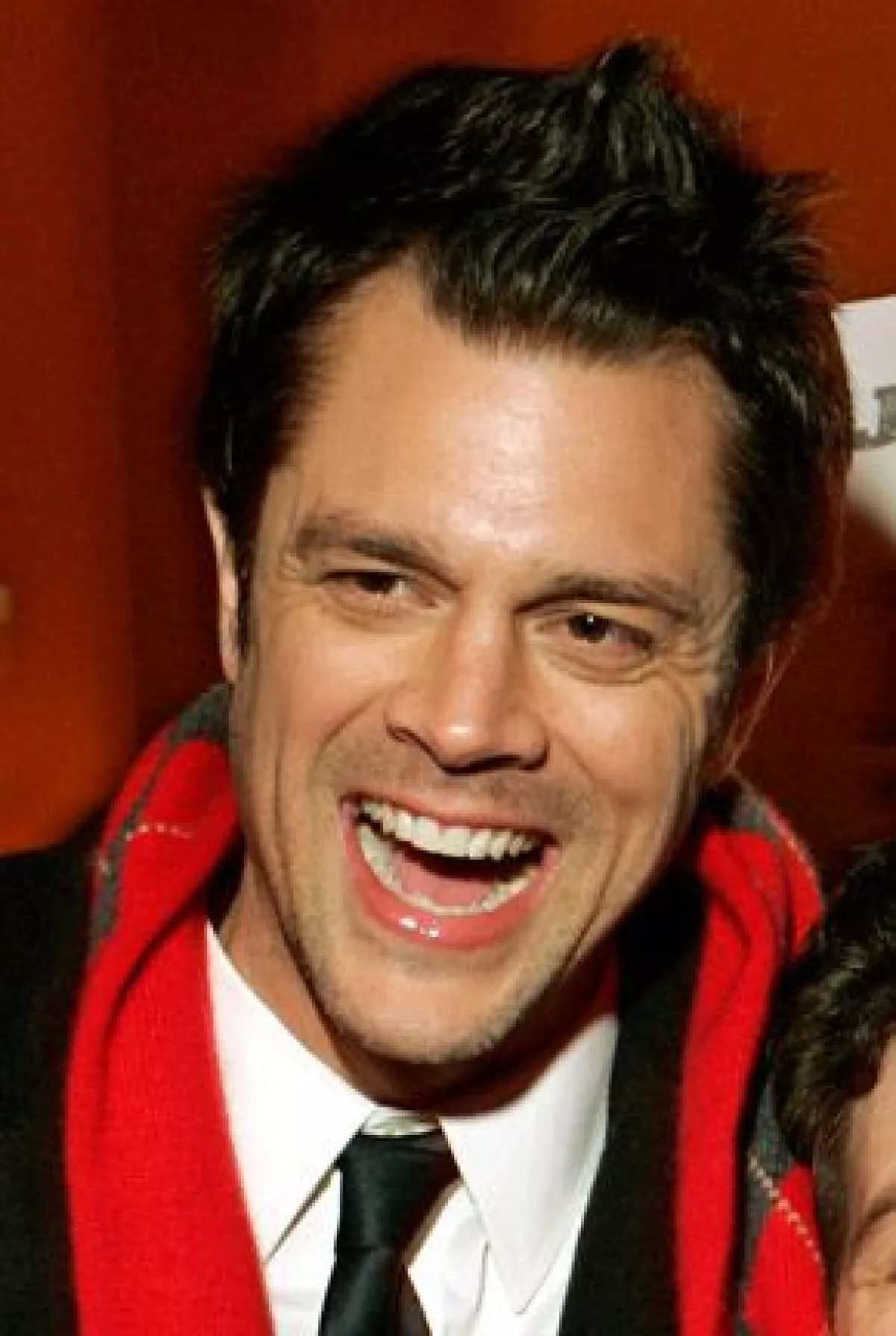 Johnny Knoxville fue arrestado en el aeropuerto Internacional de Los Ángeles, California cuando intentó ingresar una granada de mano, reportaron autoridades.