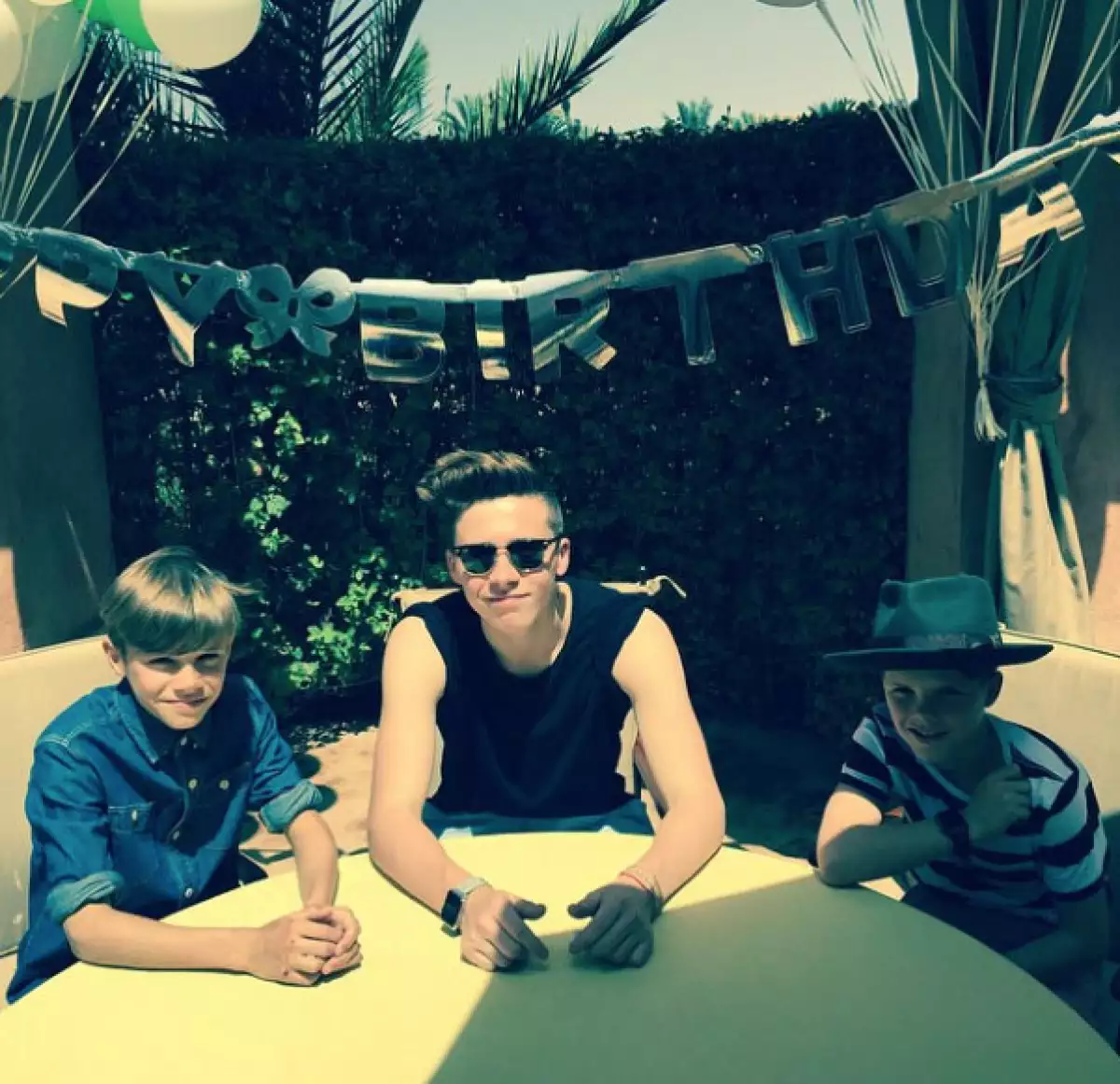 Sus hijos ya están listos para celebrar a su papá.