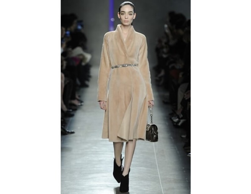 La belleza de 24 años en la pasarela de Bottega Veneta.