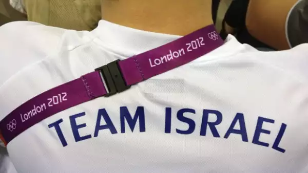 La modelo israelí viajó a Londres para vivir los Juegos Olímpicos, donde se le ha visto disfrutando de la disciplina de natación donde apoya a Estados Unidos e Israel.