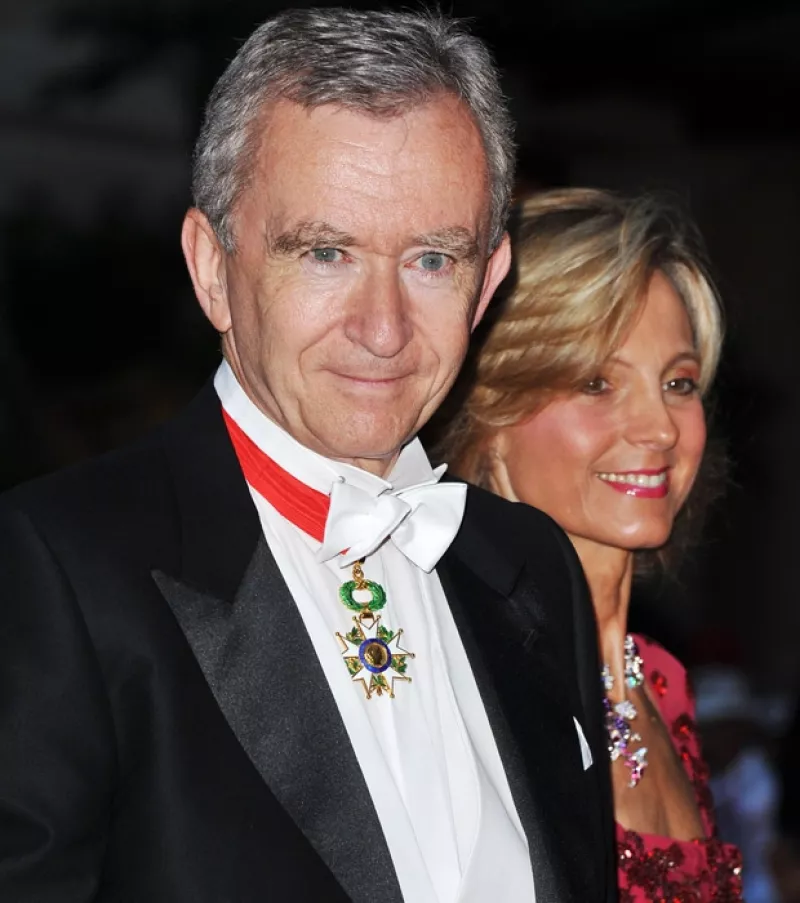 La fiscalía belga investiga al conglomerado multimillonario además que argumenta que para otorgar la nacionalidad se debe de comprobar al menos tres años de residencia en Bélgica.