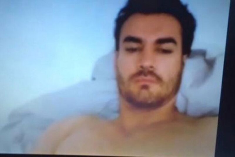El actor no sabía que su ex novia estaba grabando sus momentos de intimidad.