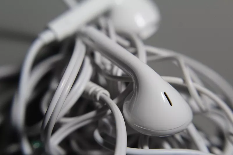 audífonos cable regreso 