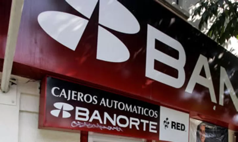 El CEO de Banorte-Ixe asegura que el gran reto de la banca en México será bancarizar a los estratos medios bajos y bajos y que vayan teniendo acceso a los servicios financieros.  (Foto: AP)