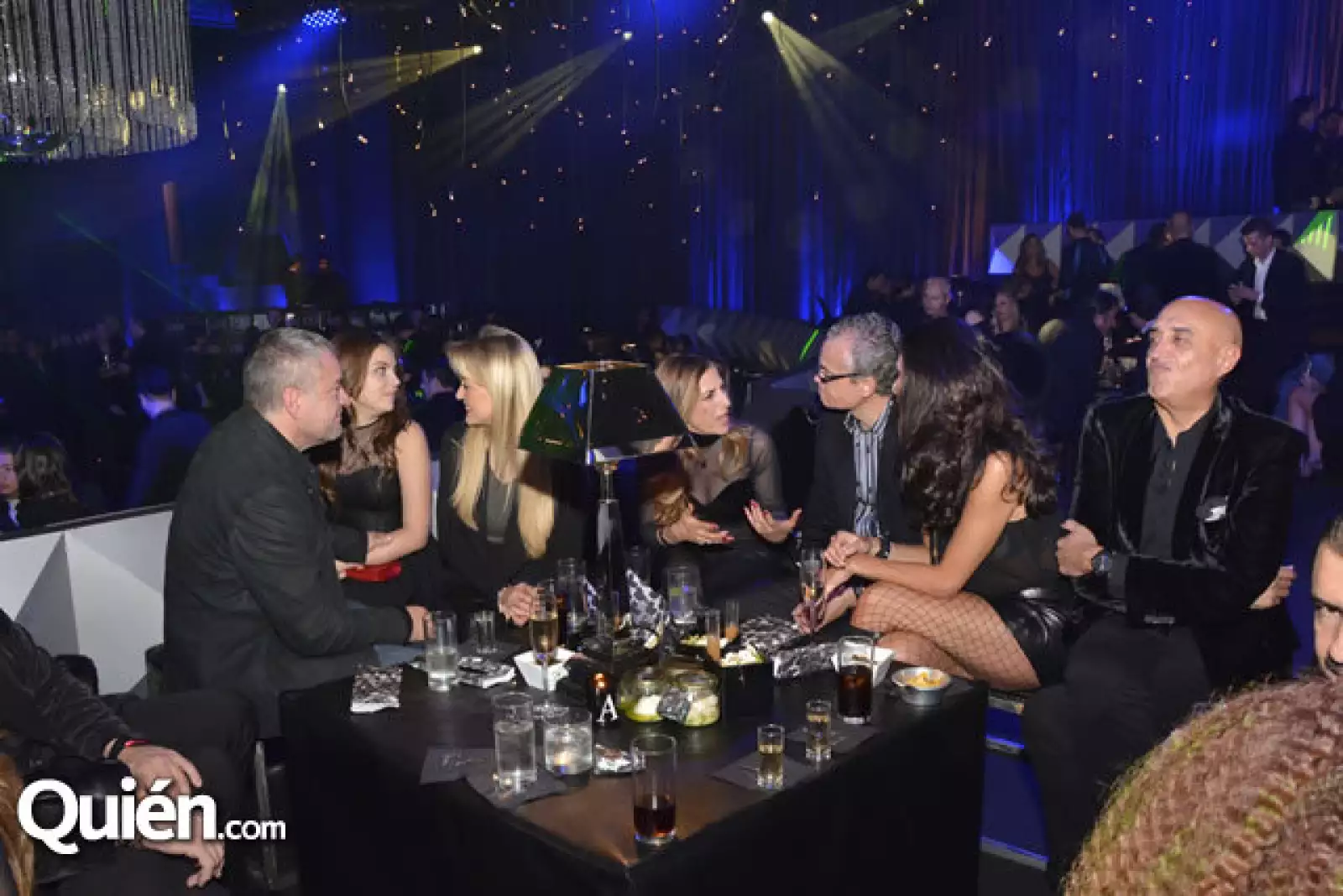 En la mesa con Jose Alberto y Sofía Castro,Angelique Boyer,Nathalie y Jaime Asquenazi,Roberta Lopez Negrete y Pedro Torres