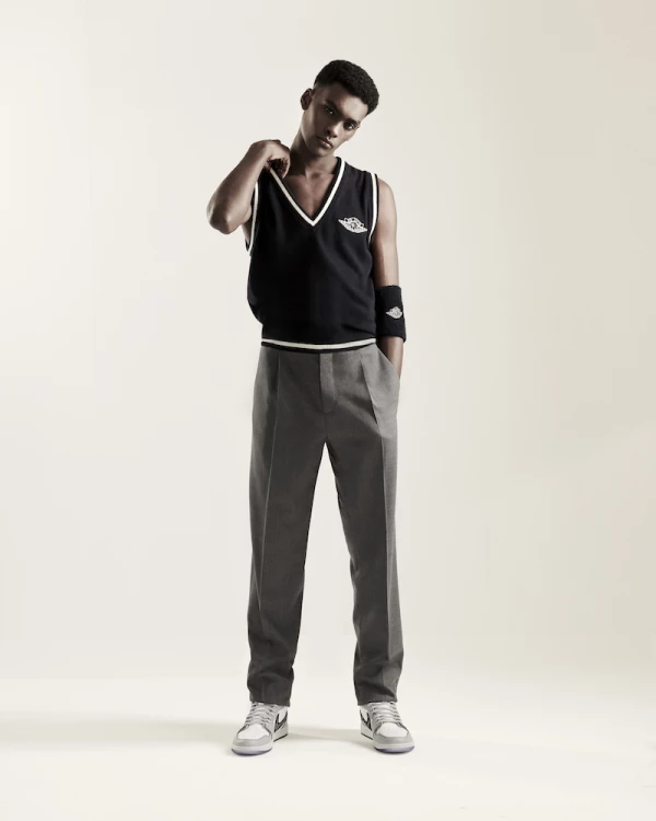 DIOR_MEN_SUMMER_2020_THE AIR JORDAN 1 HIGH OG DIOR SNEAKERS_©BRETT LLOYD_7
