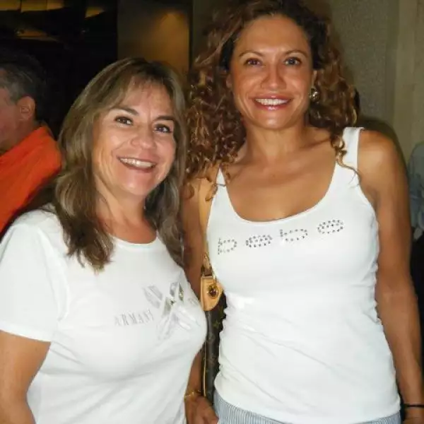 Iris Mora en el coktail de Oakley