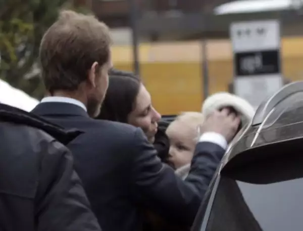 Esta es una de las primeras ocasiones en que podemos apreciar el rostro del primogénito de la pareja.