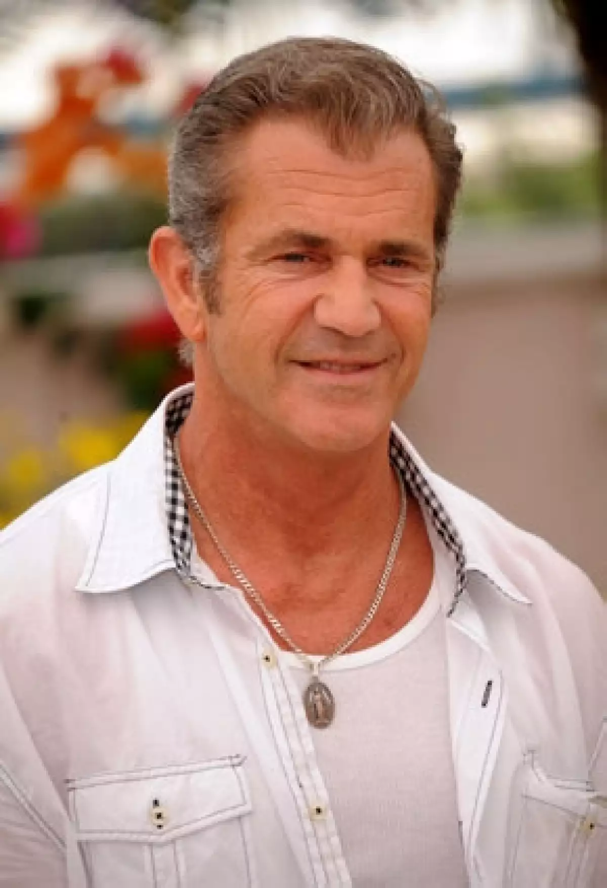 El actor australiano viajó aquel país para cumplir con su sentencia a servicio comuntario por atacar a su ex novia Oksana Grigorieva en el 2010.