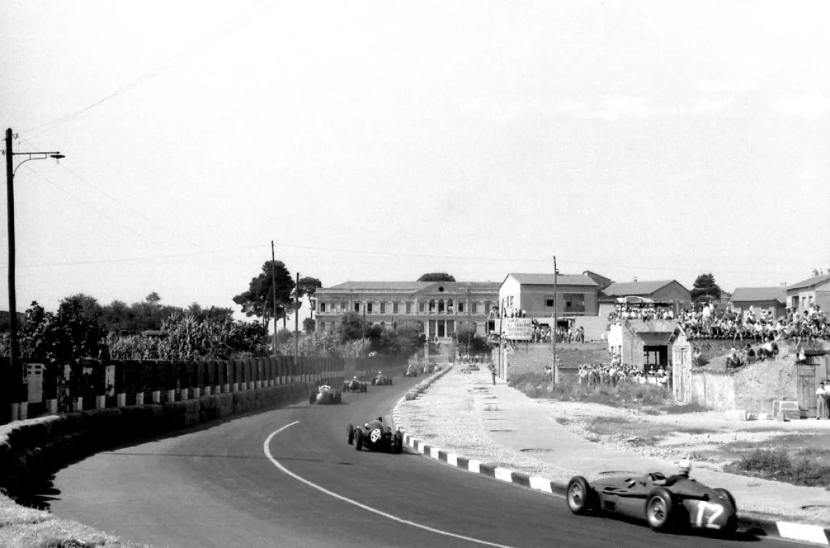 Luigi Musso driving a piott maserati cooper etc.