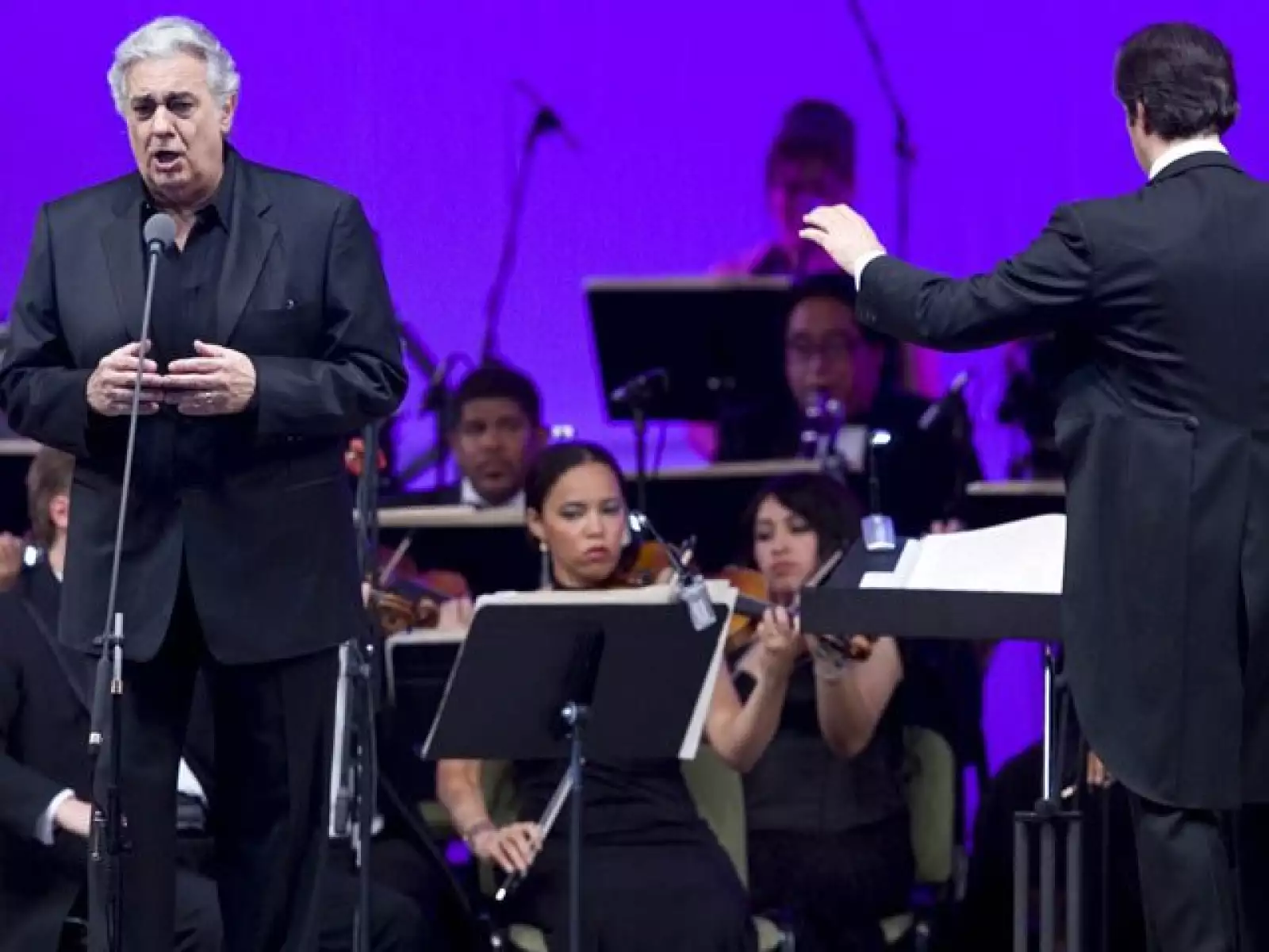 Dada la gran expectativa que generó este evento musical, que es uno de los máximo ocho conciertos que el cantante ofrece anualmente en el mundo, el Palacio de Convenciones se mantuvo resguardado por policías federales y estatales.