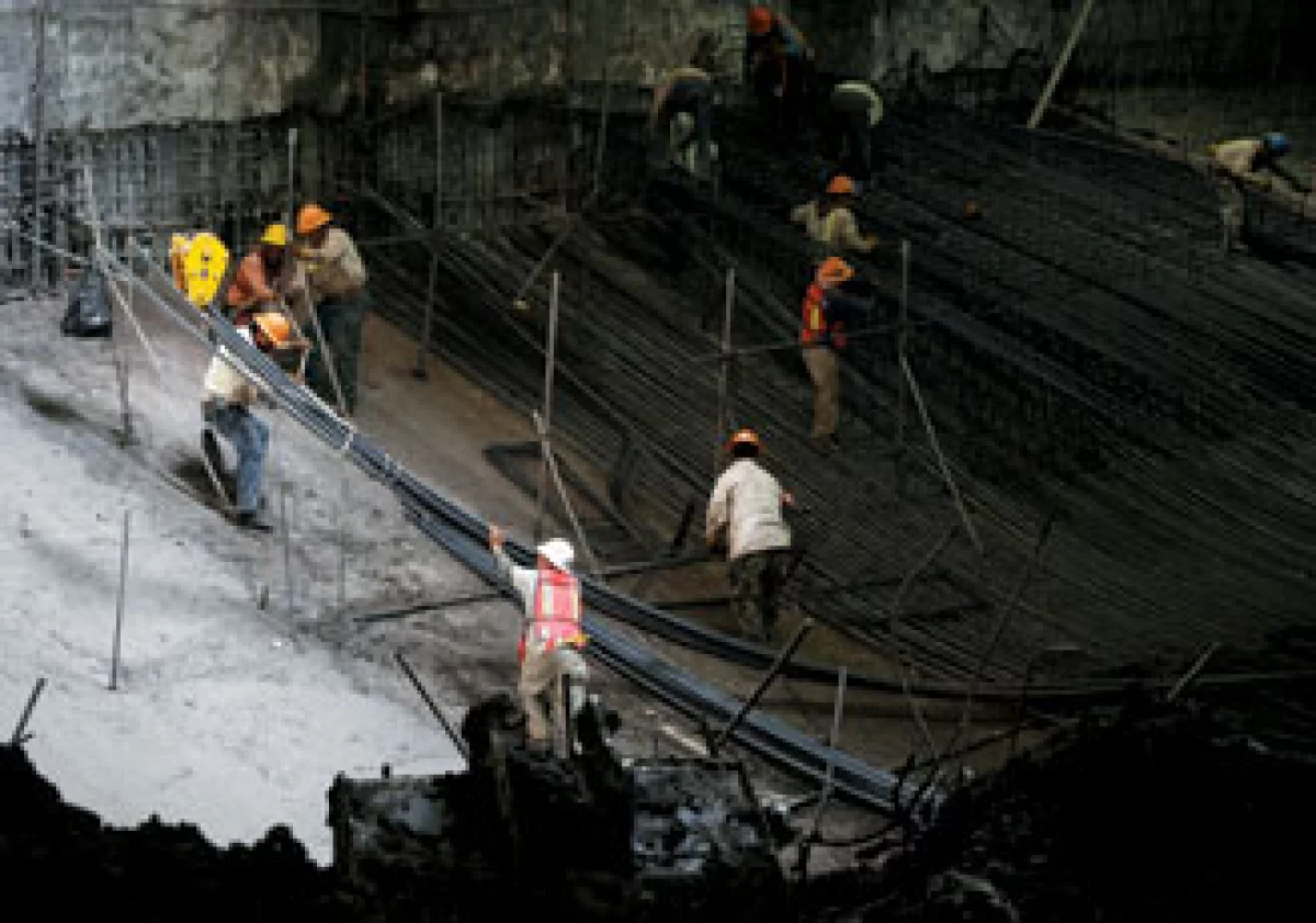 Los tres niveles de gobierno y los constructores se ven agobiados por la falta de financiamiento para construir los nuevos proyectos de obra pública. (Foto: Archivo Obras)