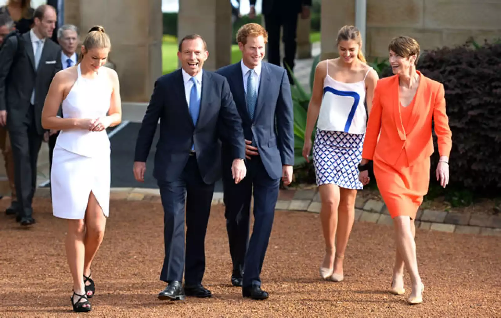 A su llegada a Sidney, Australia fue recibido por el Primer Ministro Tony Abbott y su familia.