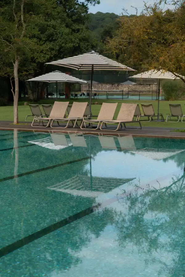 Hotel Avándaro alberca 1.jpg