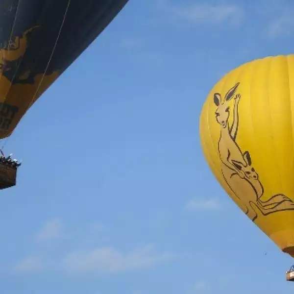 Quienes quieran tener una vista más cercana, pueden tomar parte de un viaje en globo en Atherton Tablelands, localizado al oeste de Cairns