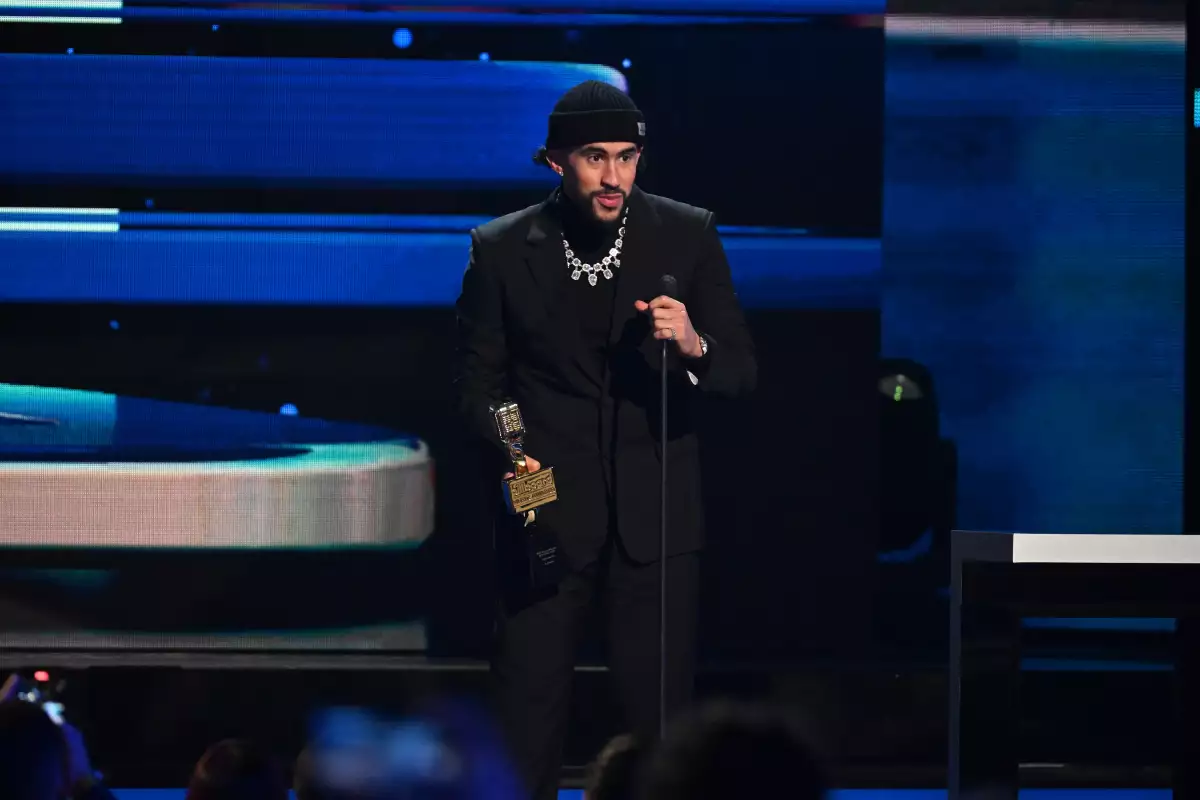 Los 3 looks de Gucci de Bad Bunny en los Latin Billboard