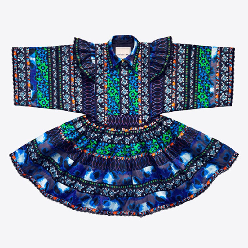 El vestido revelado por las firmas, cuenta con holanes, volantes y estampados. ¡Nos encanta!
