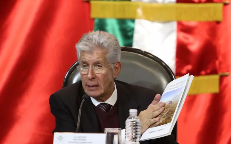 CIUDAD DE MÉXICO, 28NOVIEMBRE2017.- Gerardo Ruíz Esparza, Secretario de Comunicaciones y Transportes, compareció ante legisladores en el salón de verde de la Cámara de Diputados como parte de la glosa del quinto informe de gobierno del presidente Enrique Peña Nieto.
FOTO: SAÚL LÓPEZ /CUARTOSCURO.COM