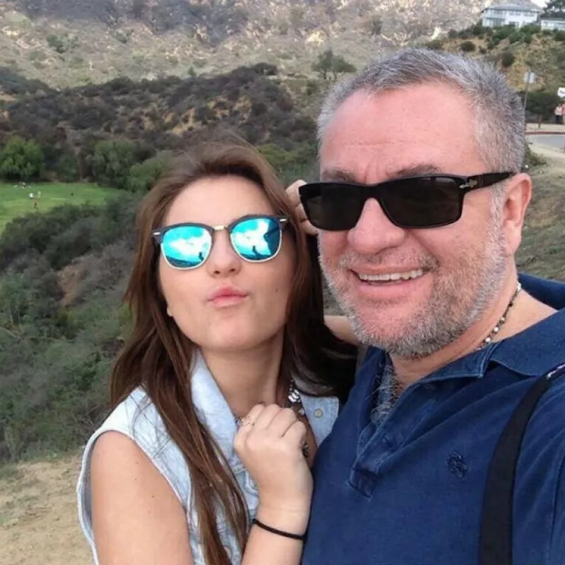 La actriz alzó la voz en Twitter al darse a conocer la nota de una publicación de circulación nacional donde se asegura que el productor fue despedido de Televisa.