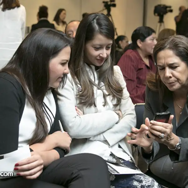 Ana Acosta, Anabelle González y Tony Hinojosa