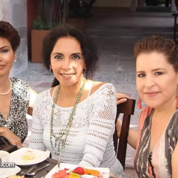 Victoria Mejia,Emma García Madrid,Lupita Mediola