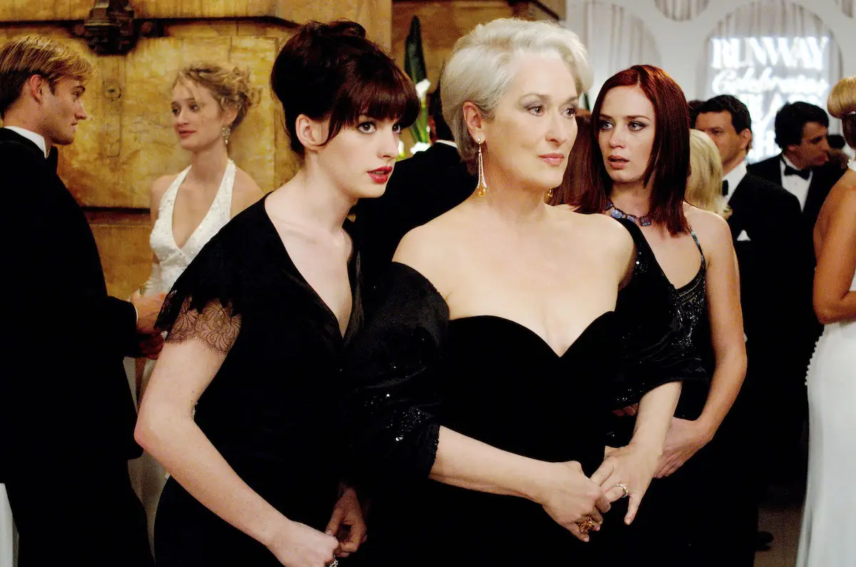 Escena de la película El Diablo Viste a la Moda con Anne Hathaway, Meryl Streep y Emily Blunt