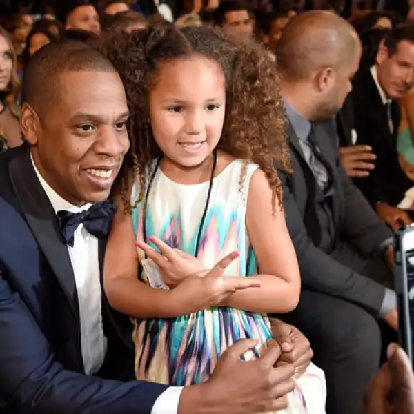 Hasta el esposo de Beyoncé, Jay-Z, posó con Annalise para la cámara del smartphone de Jamie Foxx.