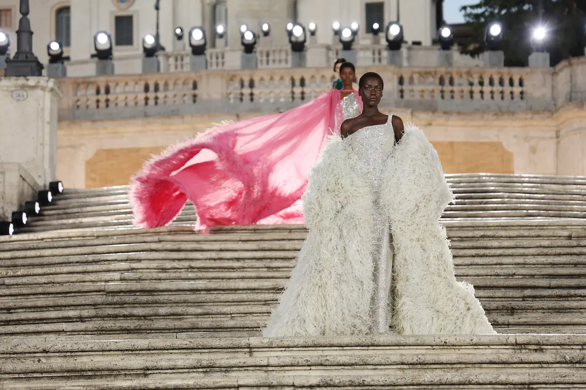 Dior demanda a Valentino