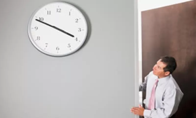Los hombres saldrán más temprano dos viernes al mes. (Foto: Getty Images )