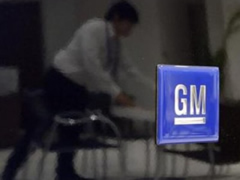 GM y Chrysler planean cerrar cientos de concesiones en EU para tratar de sanear sus finanzas. (Foto: Reuters)