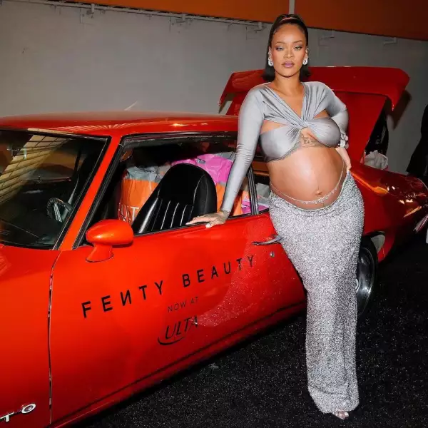 RIHANNA 5.jpg
