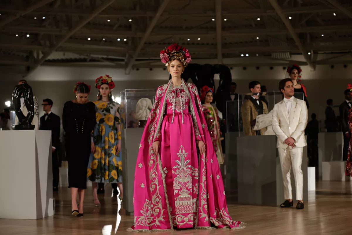 Dolce-Gabbana-Mexico-Front-02