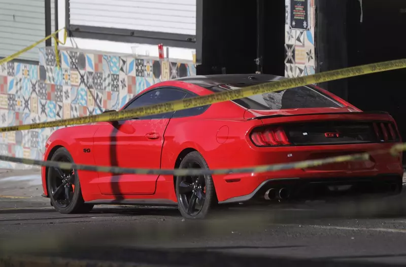 Vehículo en bar de Morelia 