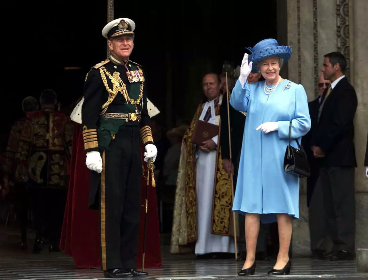 Queen Elizabeth Ii Golden Jubilee Celebrations June 2002..golden Jubilee :queen's Procession Arrive At St Paul's Cathedral.britain's Queen Elizabeth Ii Tuesday June 4 2002 At St Paul's Cathedral For A Service Of Thanksgiving To Celebrate To Her G