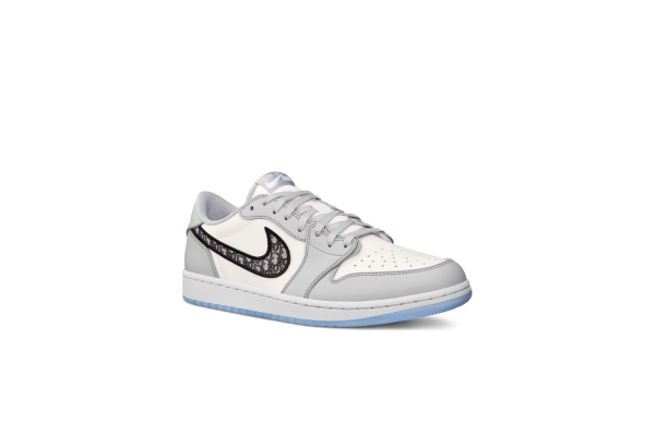 01_Packshot_Air_Jordan_1_LOW_OG_Dior_native_1600