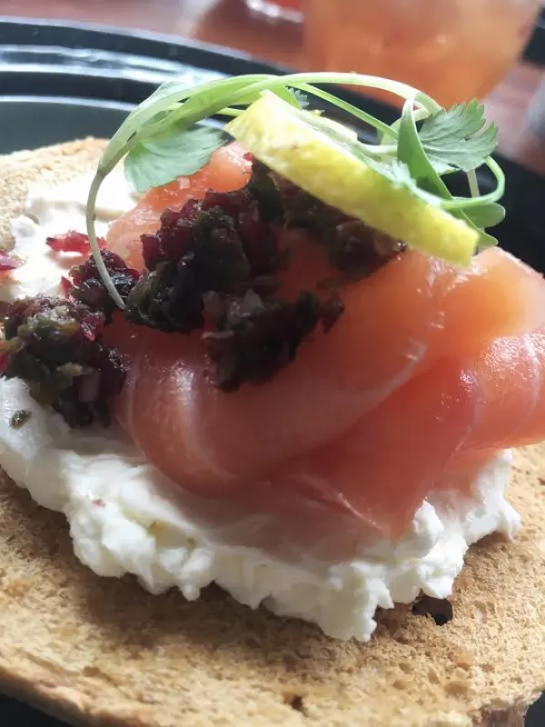 Bagel con salmón