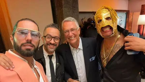 poncho-de-nigris-chumel-torres-ricardo-salinas-pliego-escorpion-dorado
