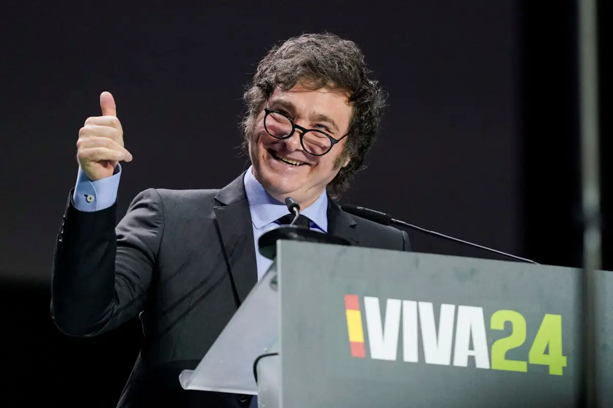 El presidente de Argentina, Javier Milei, habla durante un mitin organizado por el partido español de la extra derecha Vox antes de las elecciones europeas, con varios líderes de la derecha, en Madrid, España, el 19 de mayo de 2024.